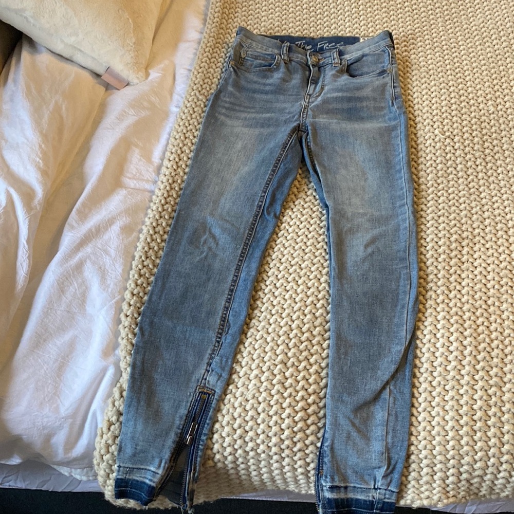 Free people skinny jeans. Size 25. Excellent condition. Worn once